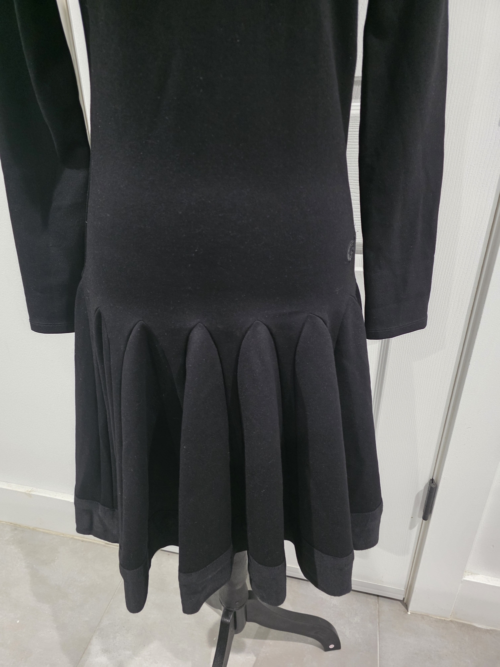 Givenchy dress featuring a contemporary design, a ruffled skirt, and a subtle pr - Picture 6 of 11